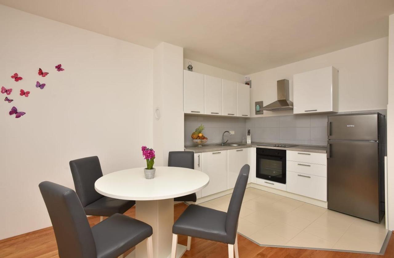 Apartment Anna A2+2 Makarska Ngoại thất bức ảnh